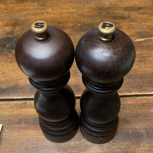 PEUGEOT PARIS VINTAGE CHOCOLATE BROWN SALT AND PEPPER MILLS